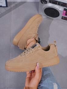 新款卡其色软面鞋面，轻便鞋底，系带设计，低帮系带，适合户外活动，时尚百搭。 - 卡其色 - 查看 3