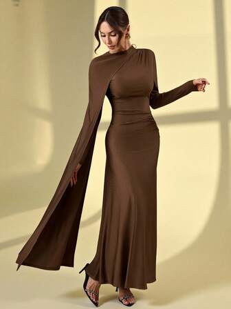 Nytt höstset i enfärgat och elegant tvådelat damset – sjalkrageklänning med metallspännedekor, specialskärning, omlottmidja och veckad maxikjol, perfekt för fester, födelsedagar och formella banketter