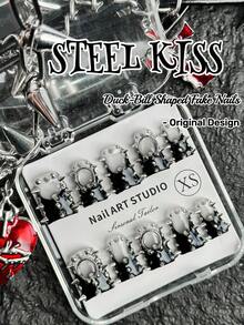 原创设计，手工制作，10片朋克风亚克力美甲贴片，包括杏仁形、尖头、方形和鸭嘴形美甲。黑色法式美甲贴片。这些造型独特的假指甲融合了法式元素。指尖完美展现铬合金铆钉，提升个人魅力。 - 黑色 - 查看 18