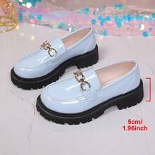 春秋季拼接皮革休闲女士优雅时尚个性四季舒适户外一脚蹬鞋，防水厚底，纯色金属扣，亮蓝色亮面厚底乐福鞋 - 淺藍色 - 查看 8