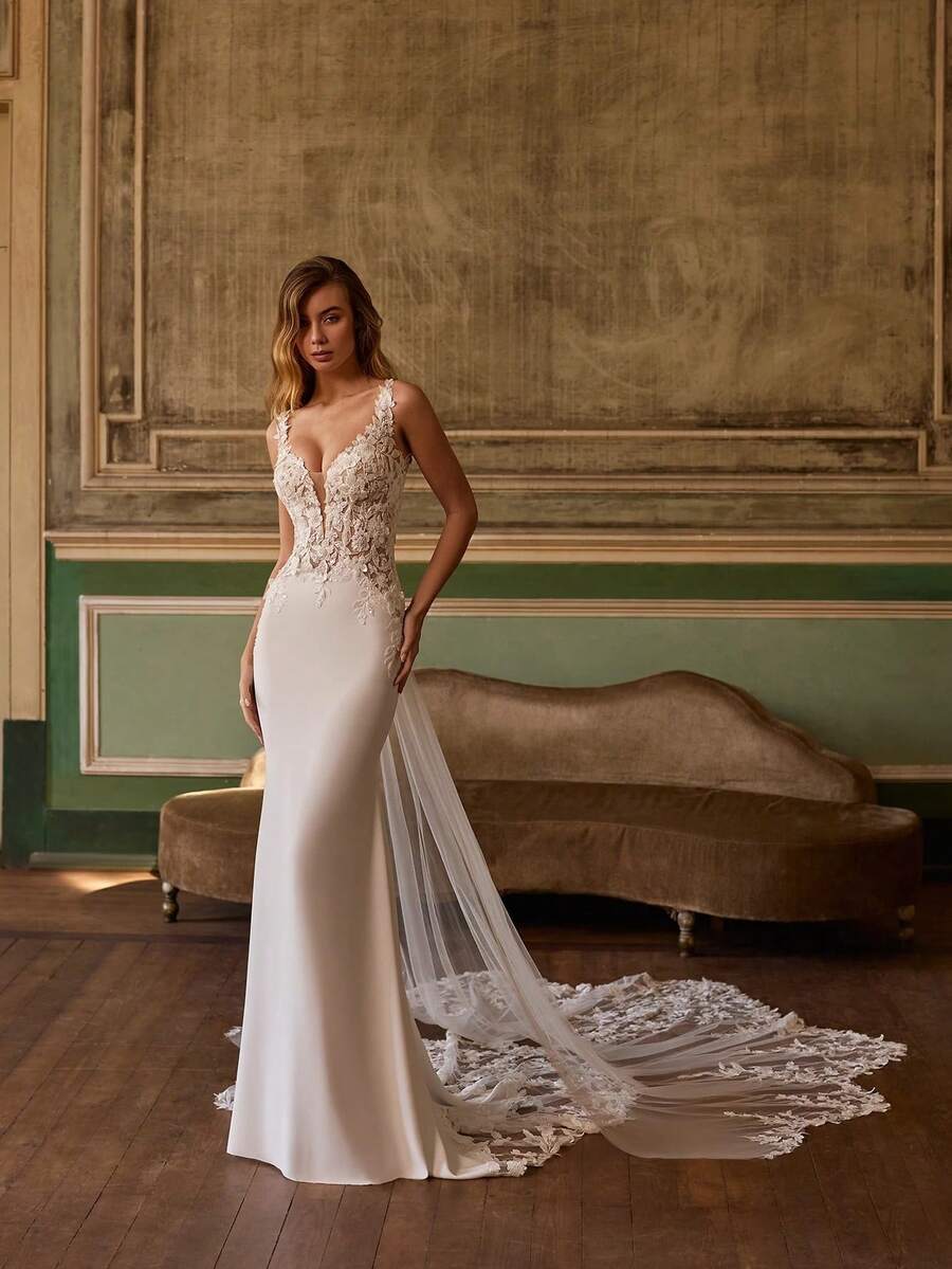 Alluringly Delicate Spaghetti Strap Deep V Lace Satin Mermaid Wedding Dress With Lace Train, Wedding Dresses For Bride, Elegant And Comfortable, Includes Plus Sizes, Bridal Gown, Formal Dresses For Women, Suitable For Wedding, Party, Vacation, Bride, Formal Occasions, Dinner Dress, Prom Dress, After-Party Dress, Homecoming Dress, Cocktail Party, Birthday Party, Celebration, Gala, Festival, Ceremony - trắng - Xem 1