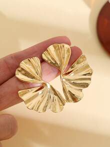 1 Pair Gold Ginkgo Leaf Earrings, Metallic Texture Design, Luxury Niche High-End Retro Elegant Earrings, 3D Leaf Shape Versatile Commuting Fashion Accessory - Multicolor - View 5