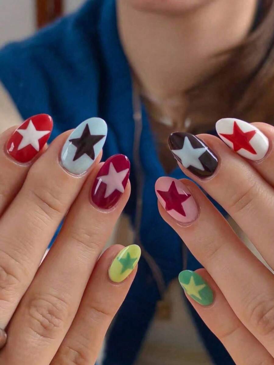 24片椭圆星形美甲贴纸，法式亚克力材质，完美贴合指尖，套装包含：1瓶果冻胶和1把指甲锉。棕色系情人节主题美甲贴纸，让您的指尖闪耀动人，适合派对、跳舞和日常使用。 - 查看 1