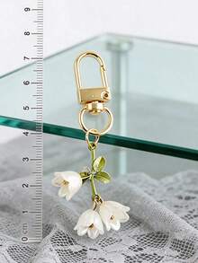 This Elegant Ladies Keychain Is Designed With Lily-Of-The-Valley Inspiration, Featuring A Lily-Of-The-Valley Bead Pendant. Compact And Delicate, It Can Be Hung On Handbags, Backpacks, House Keys, And Car Keys, And Also Serves As A Bag Charm. It Is Highly Suitable As A Wedding Season, Bridesmaid, Bridal, Couple, Valentine's Day Gift, And Party Favor, Making It An Ideal Valentine's Day Gift Choice.