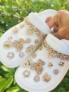 Conjunto de 24 enfeites de jardim DIY com laço de urso dourado com strass, fivela de corrente de cristal dourada, flores removíveis para sapatos, ideais para sandálias, sapatos vazados, presentes de Natal e para todas as estações. - Ouro - Ver 7