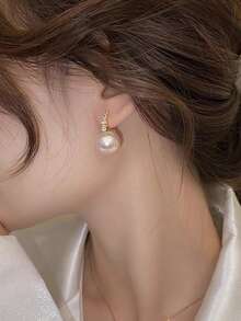 一对珍珠耳环，独特设计，镶嵌水钻，轻盈奢华的法式风格耳环，优雅日常佩戴 - 白色 - 查看 1