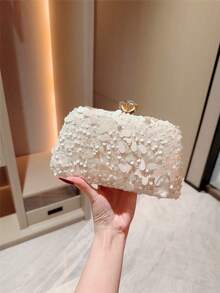 白色花卉串珠斜挎包，复古链条肩带晚宴手拿包，迷你方形盒包，适合派对女孩、新娘、大学生、年轻职业人士，用途广泛，可用于派对、舞会、婚礼等场合，完美搭配晚礼服配饰，图案随机发送 - 白色 - 查看 3