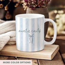 艾米丽阿姨条纹咖啡杯 - 浅蓝色和白色条纹陶瓷杯，饰有蝴蝶结，送给阿姨的礼物杯，11盎司茶杯，可放入洗碗机清洗，适合家庭/办公室使用，贴心的阿姨生日/圣诞礼物 - 彩色 - 查看 3