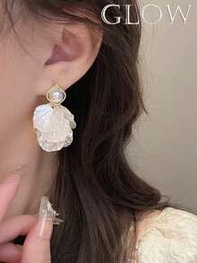 A Pair Of Exquisite French Retro Elegant Niche High-End Petal Tassel Stud Earrings For Young Girls' Daily & Holiday Wear