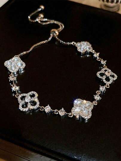 1 件时尚锆石四瓣花手链，可调节，适合女性，轻巧奢华优雅风格配饰，适合女性派对、约会、度假，送给她的特别礼物