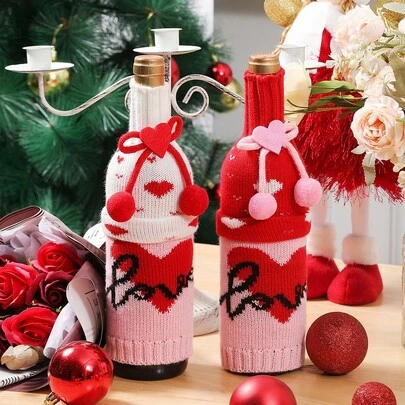 1个新款葡萄酒瓶套，创意针织设计，情人节专属。亚克力材质，创意针织，浪漫风格。可用于情人节、婚礼、约会等场合的葡萄酒瓶装饰。