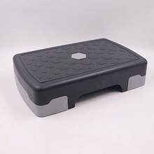 1件装有氧踏步机 - 家用节奏瑜伽踏步机，防滑耐用，符合人体工程学设计，有氧运动和锻炼器材，适用于有氧运动、瑜伽和健身训练，是瑜伽和健身训练、家庭锻炼、健身房锻炼、健身爱好者和家庭健身器材的理想选择。