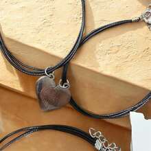 Pulseras de pareja de 22 cms de largo con dijes en diferentes diseños para el 14 de febrero San Valentin representan una pareja - 1 pza - Ver 3