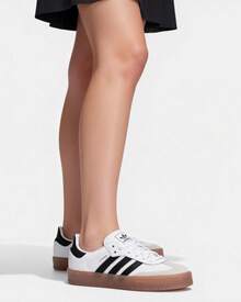 Adidas 三叶草女士复古撞色运动鞋，SAMBAE W，轻便舒适的低帮系带休闲鞋，配有半透明橡胶外底和优雅的刺绣三条纹。