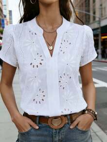 女士白色镂空刺绣常规袖涤纶衬衫，衬衫领，适合夏季休闲穿着 - 白色 - 查看 9
