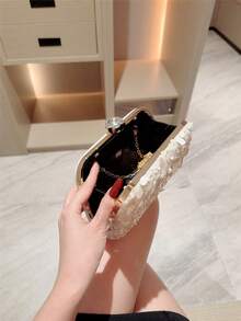 白色花卉串珠斜挎包，复古链条肩带晚宴手拿包，迷你方形盒包，适合派对女孩、新娘、大学生、年轻职业人士，用途广泛，可用于派对、舞会、婚礼等场合，完美搭配晚礼服配饰，图案随机发送 - 白色 - 查看 4