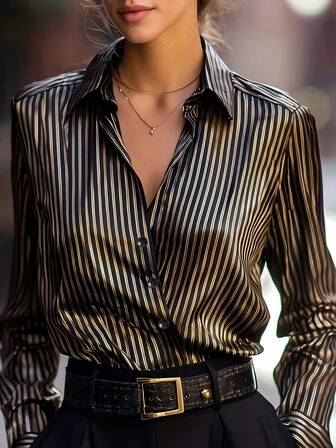 女士时尚条纹长袖衬衫，翻领设计，优雅修身。这款衬衫采用翻领和简约的纽扣设计，纯色和条纹图案可选，尽显优雅复古风范。黑色和金色搭配更添奢华质感。适合休闲、商务、约会、派对、音乐节、社交聚会、圣诞节、新年等各种场合。