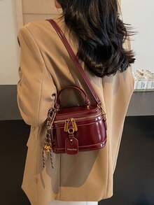 Niche Design Sense Of Fashion Handbag, Retro Exquisite Elegant Daily Versatile Crossbody Bag, Personalized Bell Pendant Ladies Box Bag, Suitable For Work Commuting Dating Shopping Gathering