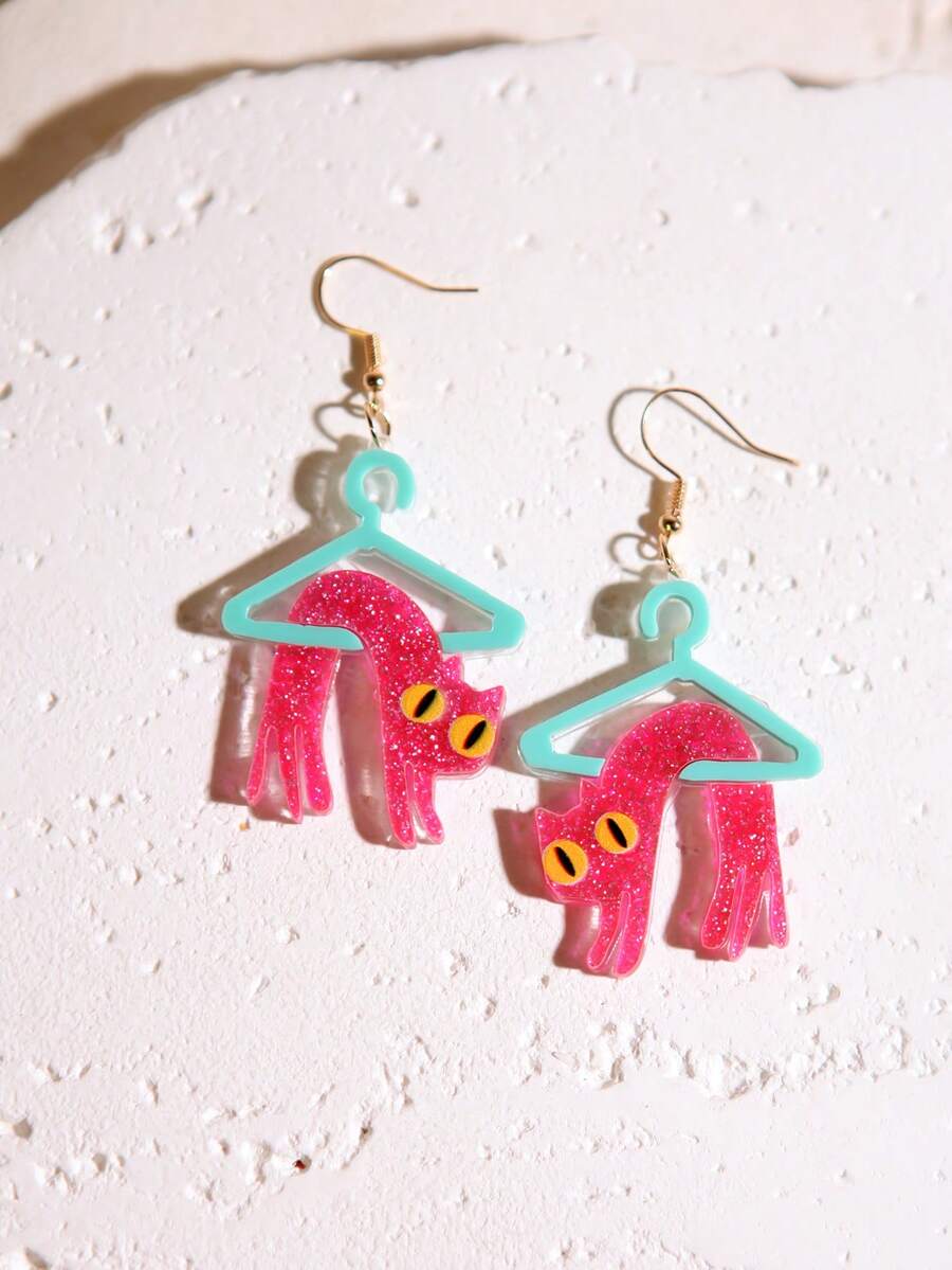 可爱闪亮粉红猫亚克力树脂吊坠耳环，多层个性耳环，适合女士女孩，夏季海滩派对情侣礼物 - 被掛在衣架上的亮晶晶粉紅貓 - 查看 1