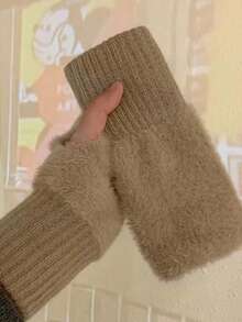 زوج جديد من قفازات الكشمير الفاخرة بدون أصابع، للنساء - قفازات مصنوعة من صوف ناعم ودافئ، متوافقة مع الشاشات اللمسية، تصميم أنيق بلون واحد، مناسبة للكتابة في المكتب والجامعة والاستخدام اليومي الداخلي/الخارجي، مصممة لتناسب شكل اليد وتوفر حماية مضادة للانزلاق. - متعدد الألوان - مشاهدة 5