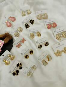 18对（随机发货）304不锈钢花朵/蚀刻叶子圆形水滴耳环。适合作为生日或情人节礼物。男女皆宜日常佩戴。 - 彩色 - 查看 3