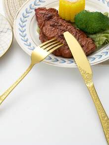 4/16/24件套不锈钢餐具套装，包括餐刀、餐勺、餐叉和甜点勺，适用于厨房、餐厅、自助餐，也可作为斋月礼物，手柄刻有精美图案。 - 金色 - 查看 6