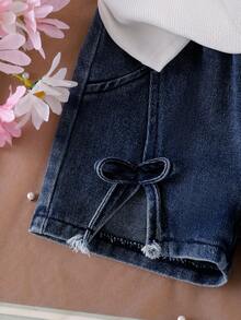 两件套女婴时尚套装：3D牛仔蝴蝶结装饰短袖T恤上衣和3D蝴蝶结牛仔短裤（前开衩），适合春秋季穿着。 - 白色 - 查看 7