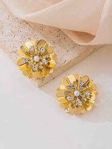 1 paire de boucles d'oreilles à fleurs vintage à double couche en faux cristal perlé avec finition métallique brillante. Bijoux pour femmes pour la Saint-Valentin - Or jaune - Voir 2