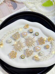 16件套金色链条太阳、蝴蝶、星星鞋饰，可爱金色系列鞋饰，适合女鞋、凉鞋、拖鞋、沙滩鞋DIY装饰，是生日、派对、节日礼物的绝佳选择。 - 金色 - 查看 1