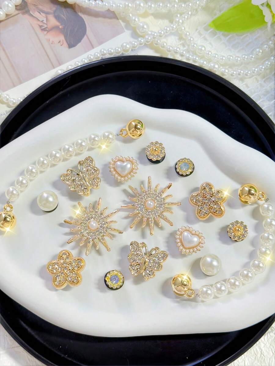 16件套金色链条太阳、蝴蝶、星星鞋饰,可爱金色系列鞋饰,适合女鞋、凉鞋、拖鞋、沙滩鞋DIY装饰,是生日、派对、节日礼物的绝佳选择。 - 金色 - 查看 1