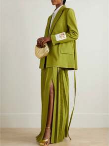 Magic Mia Women's Olive Green Belted Blazer & Pleated Maxi Skirt Set - Tie-Waist Design & Embroidered Cuff Detail | Elegant High-End Style For Luxury Dinners, Fashion Gatherings & Sophisticated Events For Refined Glamorous Looks - 綠色 - 查看 10