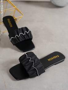 Sandal nữ thời trang mùa hè 2026 kiểu xếp ly hiệu ứng 3D đính đá lấp lánh, đế kim loại sang trọng, mũi vuông, kiểu dáng bệt, dễ xỏ, nhẹ và thoải mái, dễ phối đồ, phù hợp cho ở nhà, dã ngoại xuân/hè, kỳ nghỉ đồng quê, phong cách đường phố, tiệc tùng, đi biển. - màu đen - Xem 5