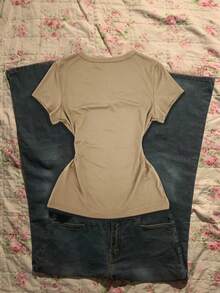 V领纽扣复古印花T恤，美式休闲做旧英式图案小众复古风格女式上衣 - 黃色 - 查看 3