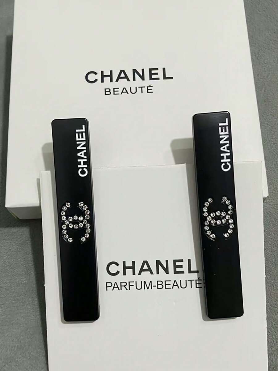 CHANEL 发夹、黑色发夹、侧分发夹、极简发夹、刘海发夹、发饰、发夹、黑色发饰、侧边发夹、优雅发夹 - 黑色 - 查看 1