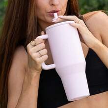 HYD Traveler - 40 Oz Water Bottle With Handle & Flip Straw - Fits In Cup Holder, Leak Resistant Tumbler-Reusable Insulated Stainless Steel & Rubber Base - Gifts For Women & Men - Pink Sand - 查看 7