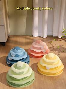 1个装冰淇淋造型猫玩具，互动娱乐盘，供猫咪玩耍和娱乐