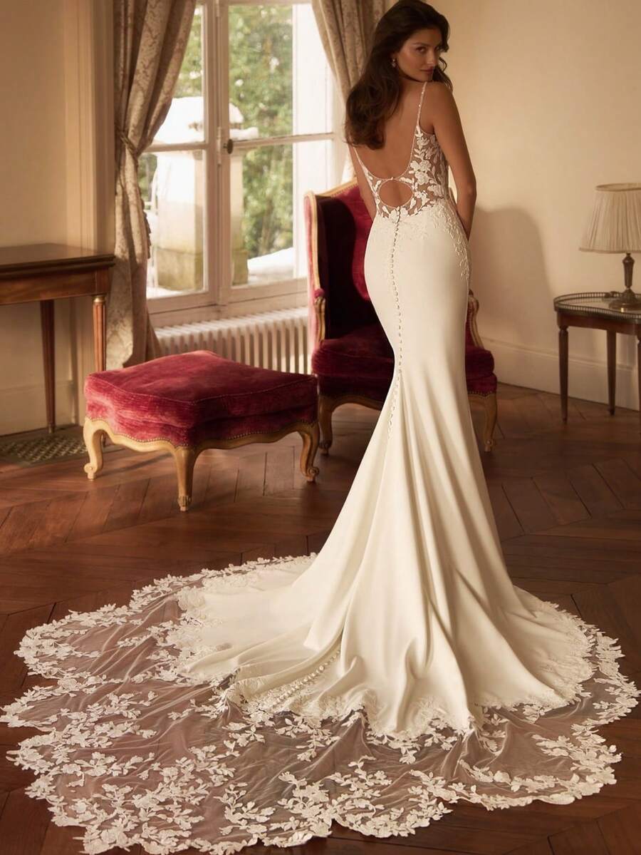 Long Lace Mermaid Train, Deep V Wedding Dress, Sexy Figure-Flattering Spaghetti Strap Bridal Gown, Wedding Dresses For Bride, Elegant And Comfortable, Suitable For Wedding, Party, Vacation, Bride, Formal Occasions, Dinner Dress, Prom Dress, After-Party Dress, Homecoming Dress, Cocktail Party, Birthday Party, Ceremony - 白色 - 查看 1