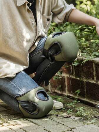 园艺护膝采用柔软的EVA泡沫材质，适用于建筑、铺砖、园艺和地板铺设等需要承受较大膝部负荷的工作，加厚泡沫材质，可调节且透气，方便跪姿作业，提升舒适度。