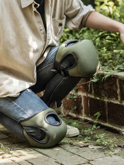 Knäskydd för trädgårdsarbete är utrustade med mjuka knäskydd i Eva-skum, vilka är lämpliga för tunga knäskyddskonstruktioner som byggnation, kakelläggning, trädgårdsarbete och golvläggning, och är lätta att arbeta med. Knäskydd för trädgårdsarbete med extra tjockt skum, justerbara och andningsbara, för knästående arbete och ökad komfort.