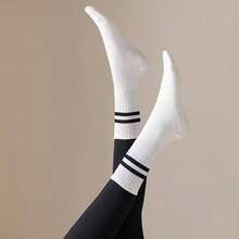 4 Pairs Women's Yoga Socks, Striped Sports Warm Non-Slip Breathable Socks Suitable For Pilates And Dancing - Multicolor - View 7