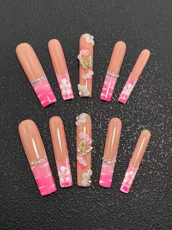 10片装，5.5厘米手工棺材形美甲贴片，饰以水钻、蝴蝶、水滴和回形针。这是一款适合女性和女孩的美甲贴片套装，可用于情人节、派对、节日和日常佩戴。美甲配件，亚克力美甲套装，包含美甲贴片、手工压制美甲贴片和美甲用品。