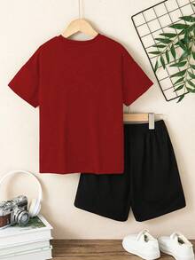‌Conjunto de Moda para Niño, Camiseta Rojo Burdeos con Estampado de Astronauta y Pantalón Corto Negro, Talla 8-14 Años‌ - Burdeos - Ver 2