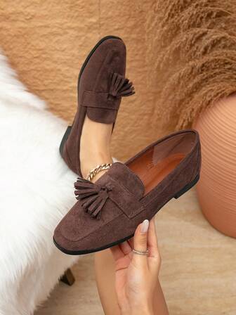 Zapatos de mujer tipo mocasín con puntera cuadrada, decoración con flecos de gamuza sintética marrón y lazo, adecuados para uso en el hogar