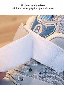 Zapatillas deportivas infantiles multicolores con un elegante diseño de animales en forma de letras del alfabeto. Cierre de  con parte superior de malla transpirable. Suela reforzada antideslizante y duradera. Modernas y cómodas, con combinaciones de colores vivos. Adecuadas para el uso diario, el colegio y las actividades al aire libre. - Azul - Ver 6