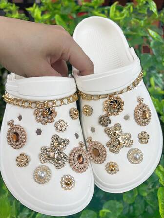 18 st gör-det-själv-tillbehör till trädgårdsskor - guldfärgad pärlrosett och kärlekskristallbjörnkedjedekor, avtagbara kedjeklämmor, lämplig för strandskor, ihåliga skor, alla årstider, högtidsgåvor