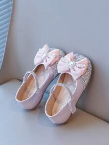 2026新款女童公主鞋，水晶皮革软底鞋，适合春秋季节穿着，可用于户外、派对、公主装扮等场合。