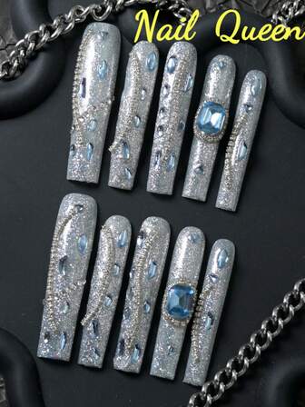 CrystalHola Oferta especial de San Valentín y Año Nuevo, Set de 10 piezas, Calcomanías de uñas francesas 100% hechas a mano, diseño minimalista, superficie de uñas con brillo plateado y cadena de cristal, patrón de zafiro, cobertura total, removible y reutilizable, duradero. Este exclusivo set de calcomanías de uñas es un elemento de moda imprescindible para fiestas de uñas, también un excelente regalo de boda. El set incluye una lima de uñas y esmalte de uñas.