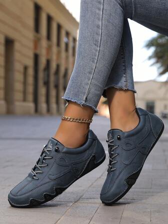 1 par damskor med V-formade tryck och vintage-pendlare, PU-läder med lapptäcke och handgjorda bläckfisksömmar, halkfri yttersula i gummi, slip-on i avslappnad oxfordstil, lämpliga för kontor, utomhus, alla årstider, fitness, cykling