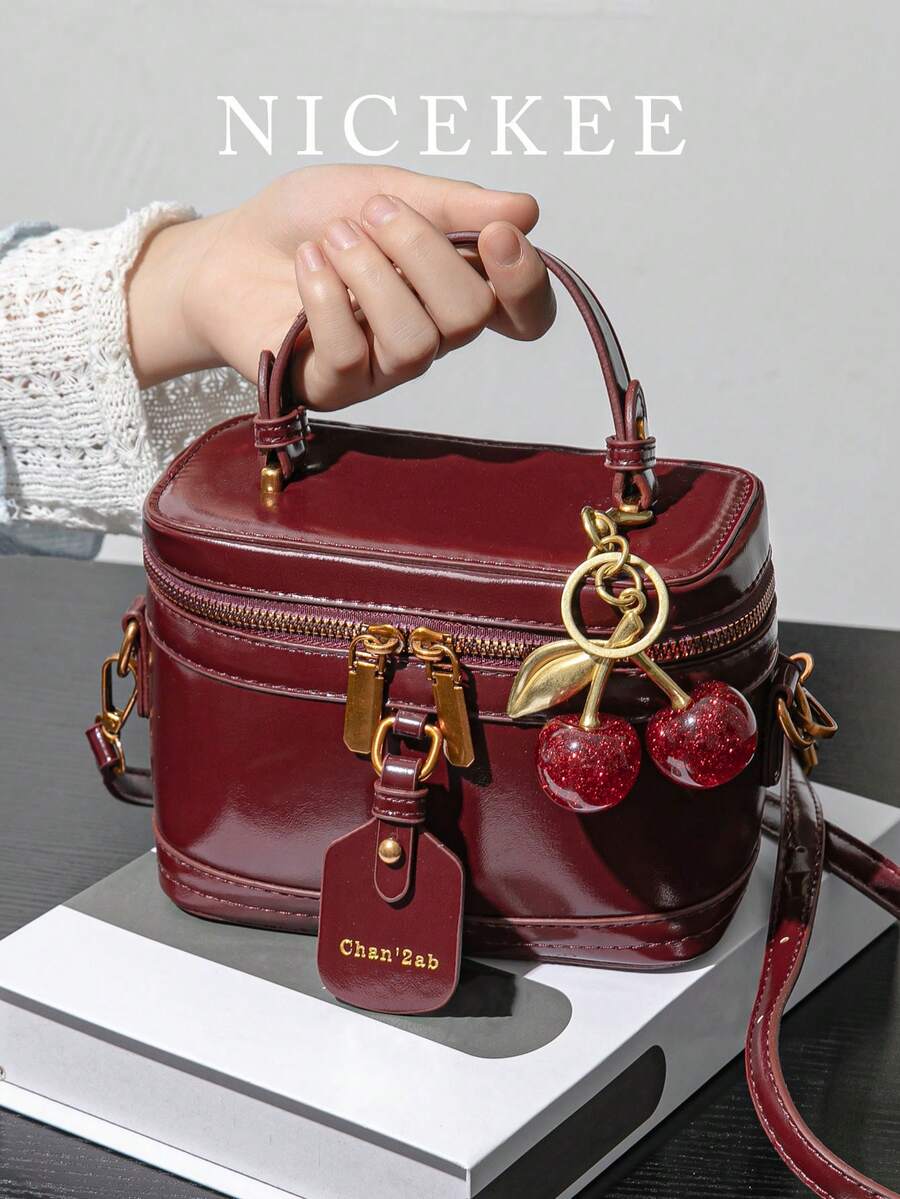 Niche Design Fashion Handbag, Retro Exquisite Elegant Elegant Versatile Crossbody Bag, Personalized Bell Pendant Ladies Box Bag, Suitable For Work Commute, Dates, Shopping, Parties And Other Occasions