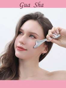 四件套面部护理套装包括：硅胶面膜冰格、大号不锈钢刮痧板、面部按摩滚轮、黑色礼品袋。可重复使用的家用按摩SPA套装，送给家人和女朋友的绝佳礼物。 - 彩色 - 查看 4